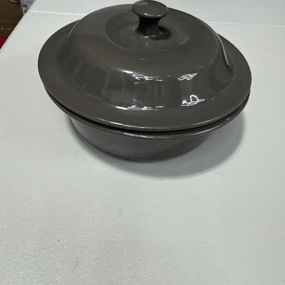 Pampered Chef Stoneware 6 cup/1.5 L Round Gray Covered Casserole Baker New